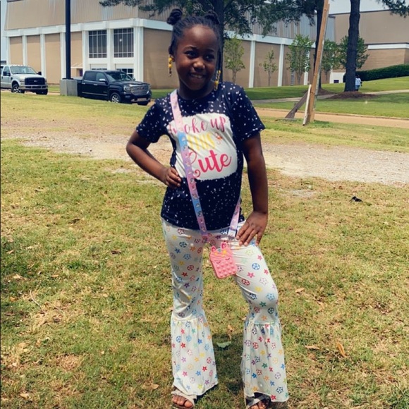 This Cute Set - Picture 2 of 2